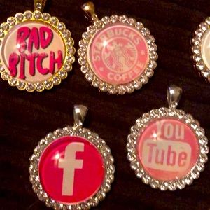 Beautiful tray charms that reflect our everyday life. Cute and fun. 10 per order